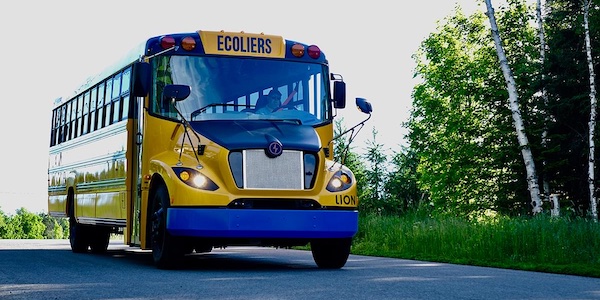 Québec veut électrifier le transport scolaire