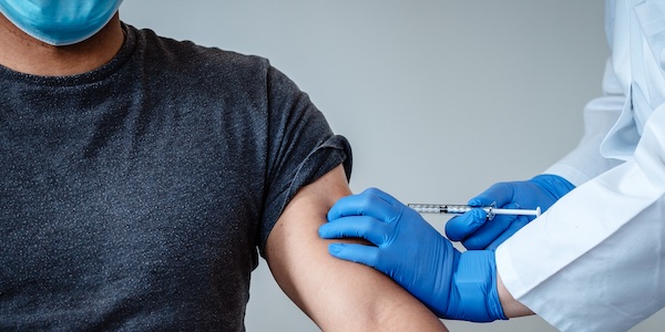 Les premiers Québécois devraient être vaccinés la semaine prochaine