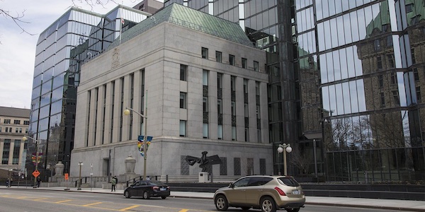 La Banque du Canada ne change pas sa politique monétaire, même si l’économie nationale va mieux que prévu