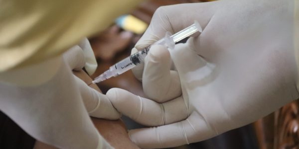 Vacciner 80% de la population pour limiter les effets de la 4e vague
