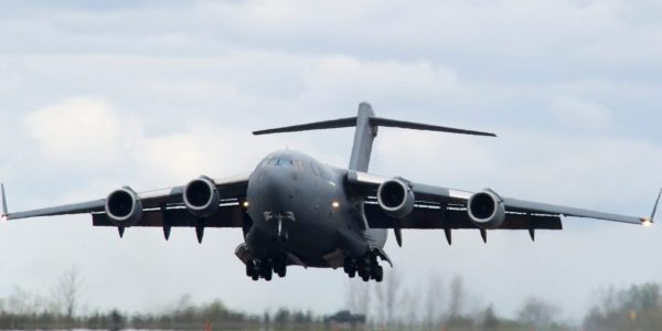 Afghanistan: les vols d’évacuation des Canadiens ont repris