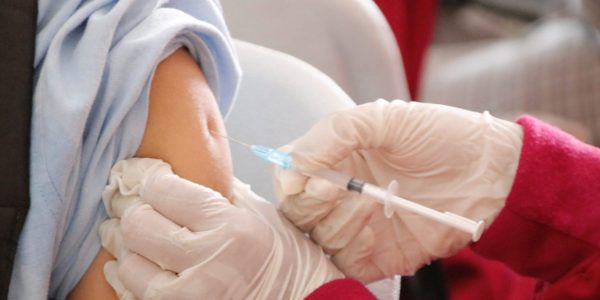Des vaccins anti-Covid ciblant un variant actuel seront disponibles cet automne