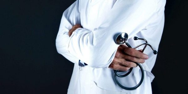 Le nombre de médecins qui pratiquent seulement au privé atteint un sommet