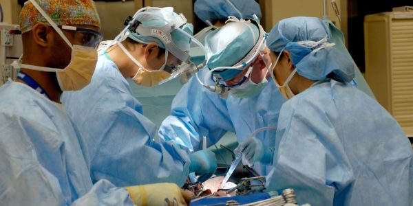 Québec se fixe un nouvel objectif pour réduire la liste d’attente des chirurgies