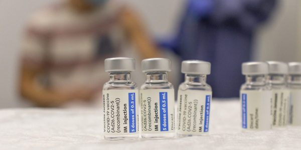Qui recevra les futurs vaccins anti-Omicron de Pfizer et Moderna?