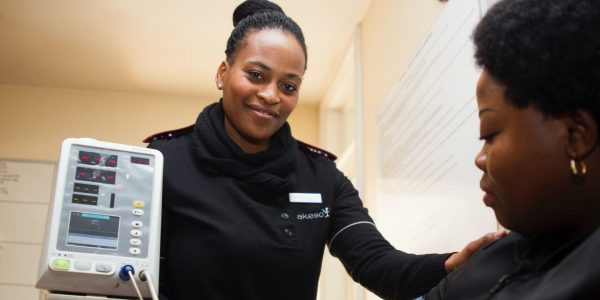Québec veut amener en régions 1000 infirmières africaines