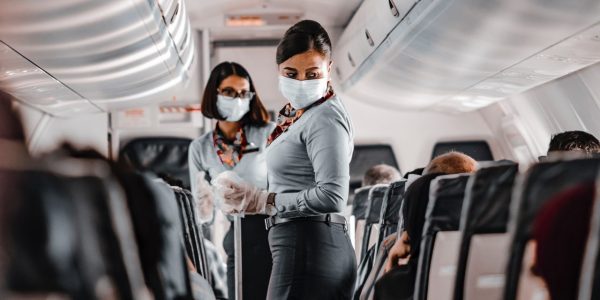 Le masque ne sera pas en option dans les avions et les trains canadiens
