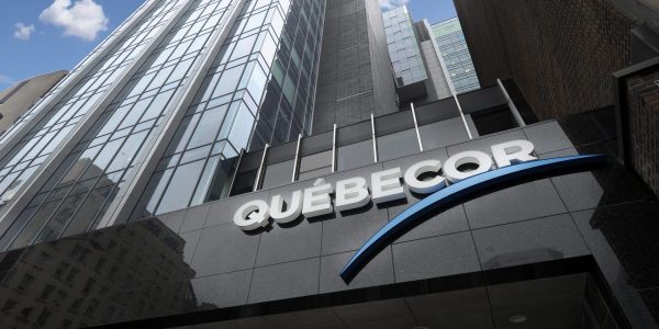 Le président de Globalive veut qu’Ottawa empêche Québecor d’acheter Freedom Mobile