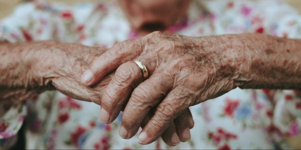 Ottawa consulte la population sur les soins de longue durée 
