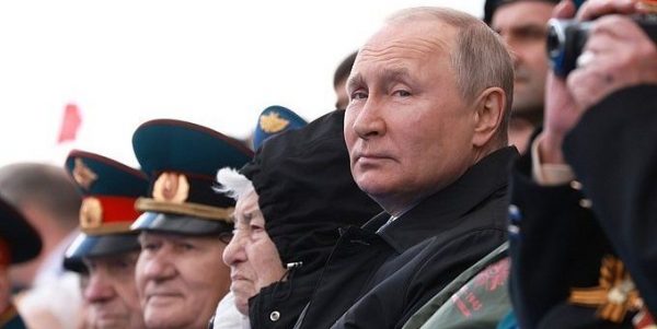 Poutine prétend que la Russie a envahi l’Ukraine pour se défendre