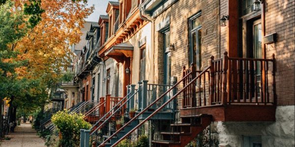 Les étrangers ne peuvent plus acheter d’immeuble résidentiel au Canada