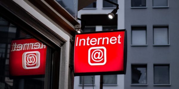 Publicité pour les services d’accès internet: un groupe demande plus de réglementation