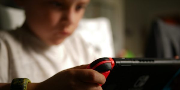 Les enfants qui jouent beaucoup aux jeux vidéo ont de meilleurs résultats cognitifs
