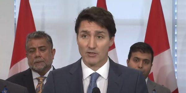 Le gouvernement Trudeau instaure un gel national des armes de poing