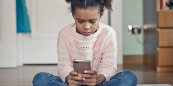 Plus de la moitié des enfants de 9 à 11 ans possèdent leur téléphone intelligent