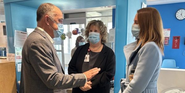 Urgences débordées: Québec veut 5 000 infirmières de plus au 811