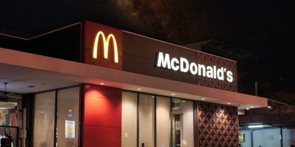 Plus de gens vont chez McDonald’s, signe d’un ralentissement économique