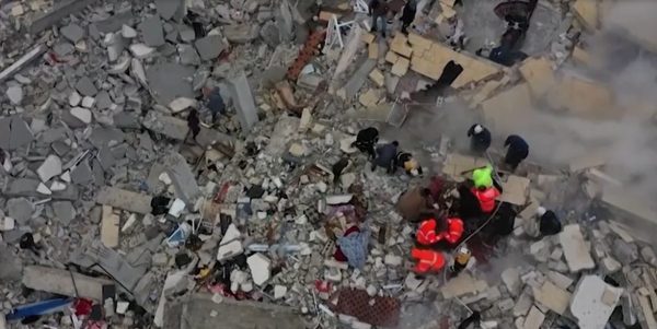 Des séismes ont fait plus de 4000 morts en Turquie et en Syrie