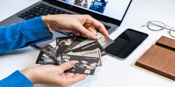 InfoBref vous aide à trouver la carte de crédit qui vous convient le mieux