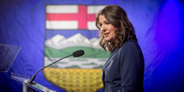 En Alberta, la conservatrice Danielle Smith reste au pouvoir 