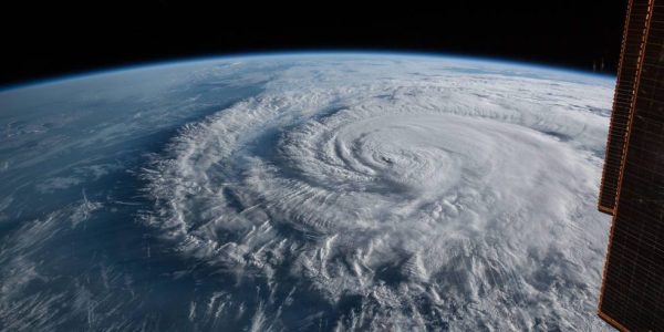 Alerte ouragan: la température des océans a battu un record en avril