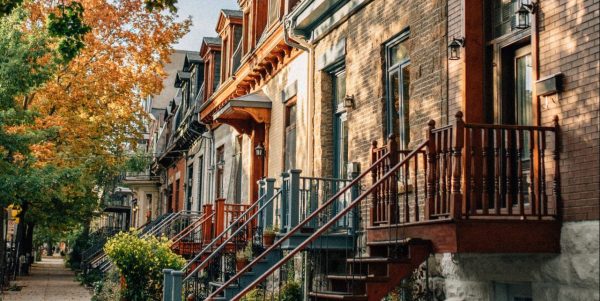 Le quart des Canadiens prévoient d’investir en immobilier pour générer des revenus