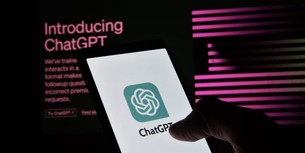 L’entreprise derrière ChatGPT chercherait à fabriquer un nouvel appareil pour détrôner l’iPhone