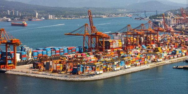 Une grève paralyse les ports en Colombie-Britannique
