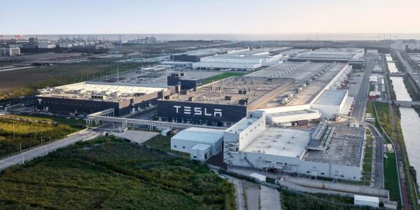 Tesla se fait courtiser par 2 pays pour l’emplacement d’une nouvelle usine