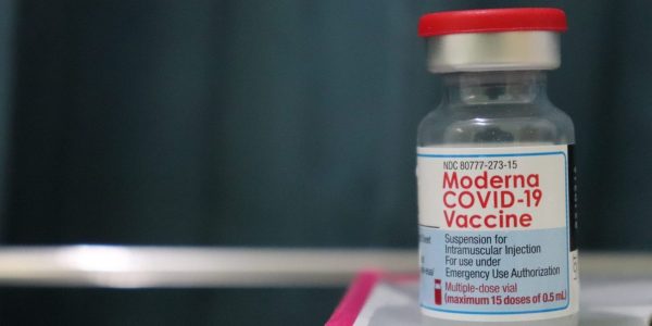 Le nouveau vaccin de Moderna arrivera bientôt au Canada