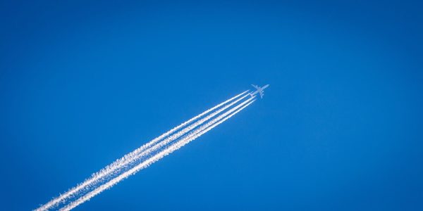 On peut réduire l’impact climatique des trainées d’avions
