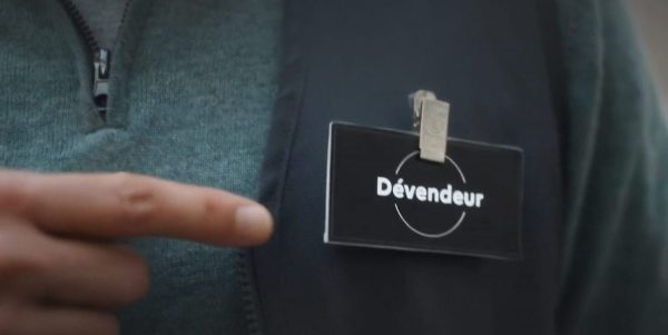 En France, des publicités appelant à limiter les achats inutiles font polémique