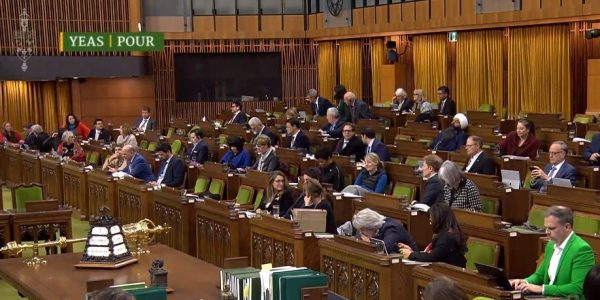 À Ottawa, les conservateurs ont forcé les députés à voter pendant plus de 30 h
