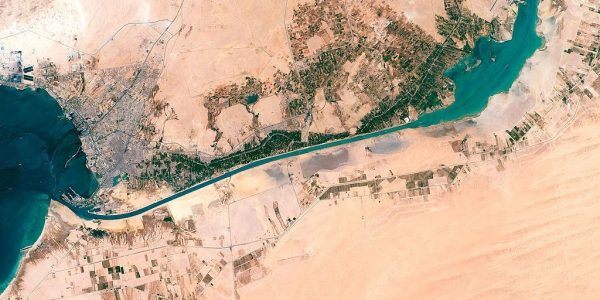 Une part importante des navires de commerce évitent désormais le canal de Suez