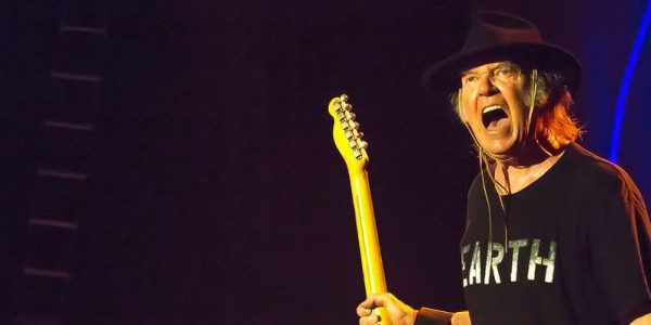 Neil Young se résigne à retourner sur Spotify