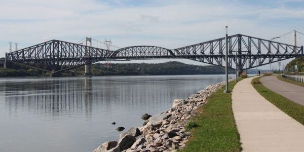 Le gouvernement fédéral rachète le pont de Québec au Canadien National