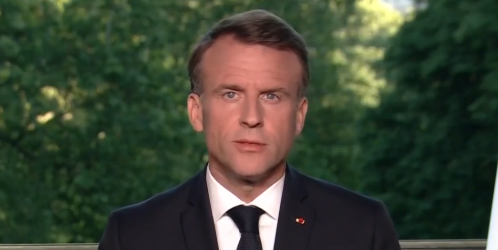 En France, Emmanuel Macron appelle les «forces républicaines» à former une large coalition