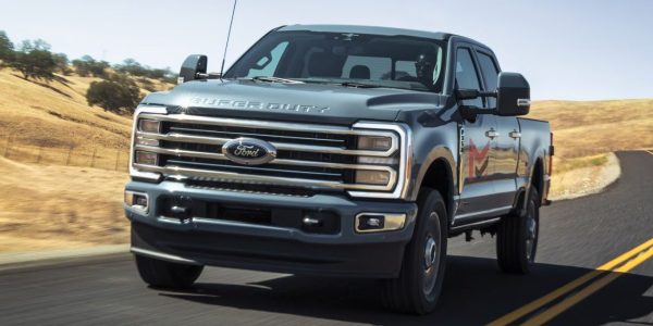 Dans une usine ontarienne, Ford construira des camionnettes à essence plutôt que des véhicules électriques