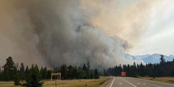 En Alberta, jusqu’à la moitié de la ville de Jasper aurait été détruite par les flammes