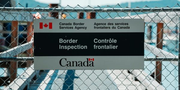 Les États-Unis ont resserré les règles d’asile à la frontière canadienne  