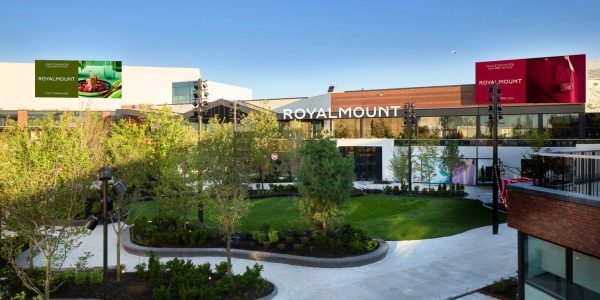 Royalmount ouvre cette semaine, après plusieurs reports