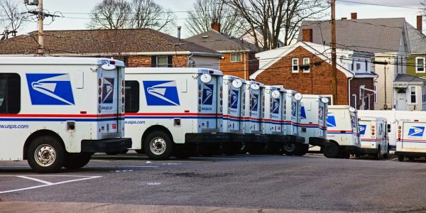 Le service postal américain demande à ses clients de ne plus envoyer de courrier au Canada