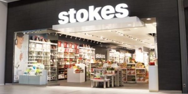 Stokes est acheté par les magasins Hart