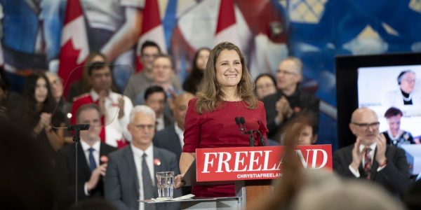 Tarifs douaniers: Chrystia Freeland propose un plan de représailles