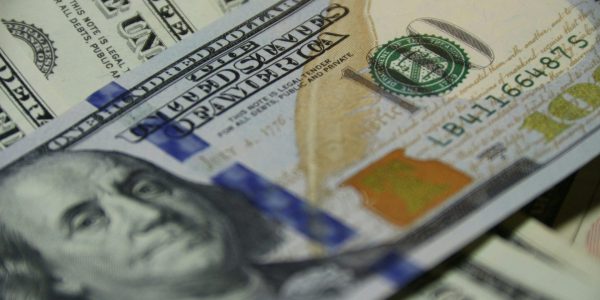 Le dollar américain plonge pendant que le bitcoin enregistre un nouveau record