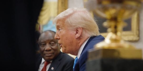 Donald Trump confronte le président de l’Afrique du Sud à propos d’allégations de génocide