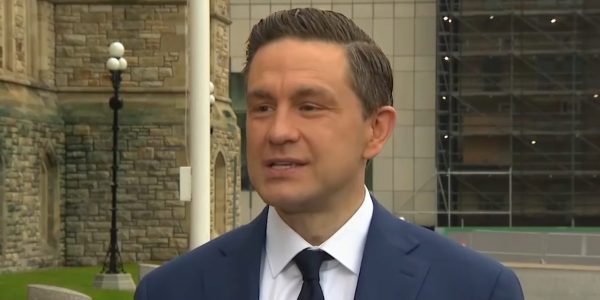 Pierre Poilievre dit qu’il veut aider le gouvernement libéral à présenter un budget