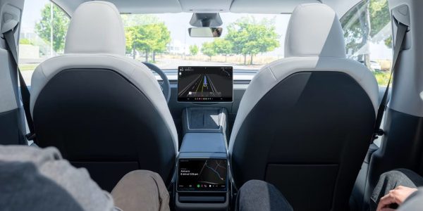 Tout juste mis en service, les robotaxis de Tesla sont surveillés de près par les autorités