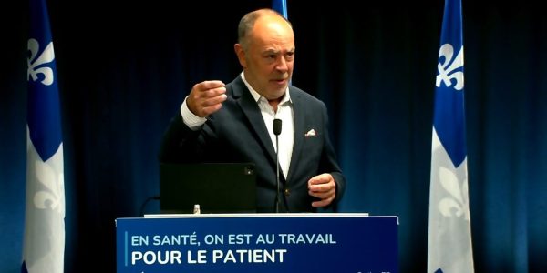 Christian Dubé accuse les médecins de ne pas vouloir négocier 