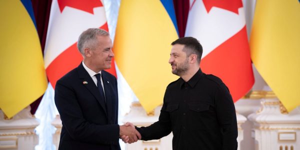 Le Canada se tiendra toujours aux côtés de l’Ukraine, affirme Mark Carney 
